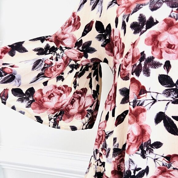 🎉Clearance🎉Altar'd State Gorgeous Soft Flowy Floral Bell Sleeved Blouse Small - Picture 5 of 11